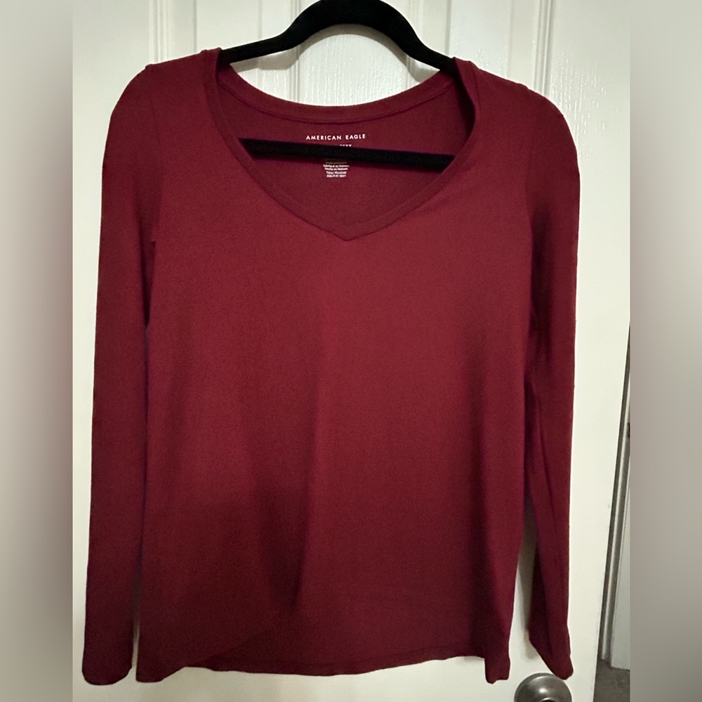 Beautiful American Eagle soft burgundy sweater